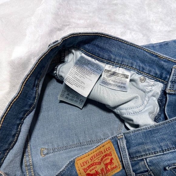 Levis 314 Shaping Straight Mid Rise Jean - Picture 7 of 9